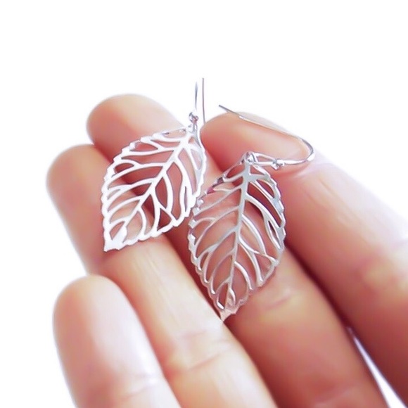 🍃 Small Filigree Leaf Dangle-Drop Earrings Gunmetal, Gold, Silver, & Rose Gold - Picture 5 of 9